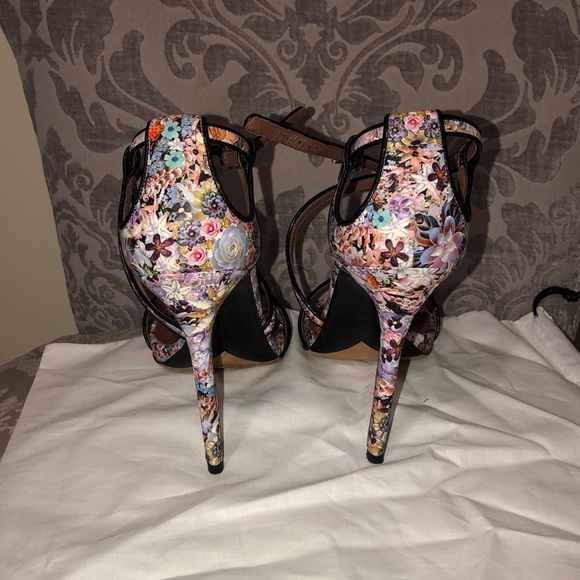 Shoes - Picture 2 of 4